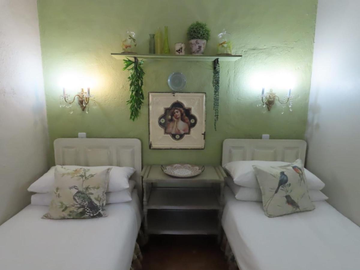 Room 2 front view with green wall